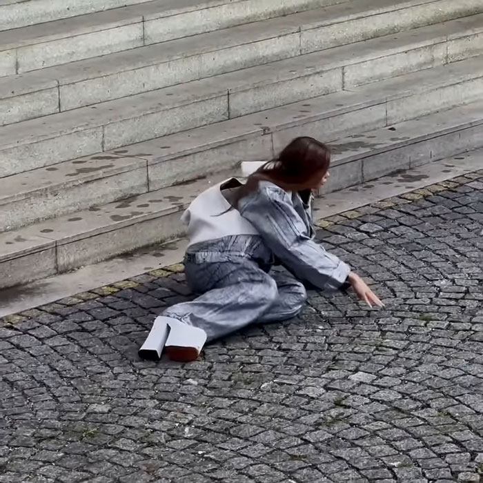 Model Wearing Infamous 7-Inch Platforms Falls Down Staircase For Marc Jacobs&rsquo; Campaign