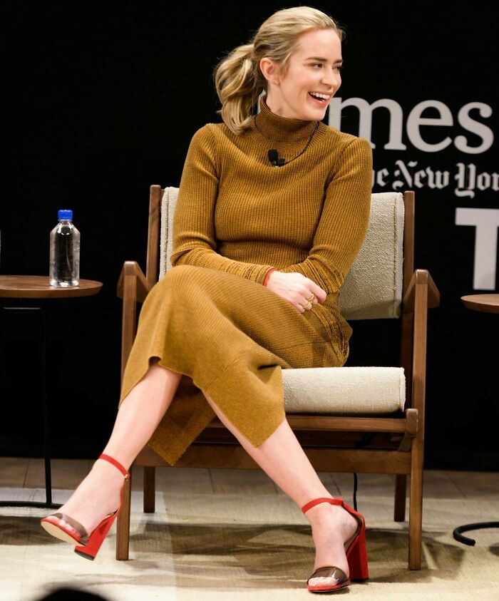 People Have Mixed Reactions Following Emily Blunt’s Apology For Calling Waiter "Enormous" People Have Mixed Reactions Following Emily Blunt’s Apology For Calling Waiter "Enormous"