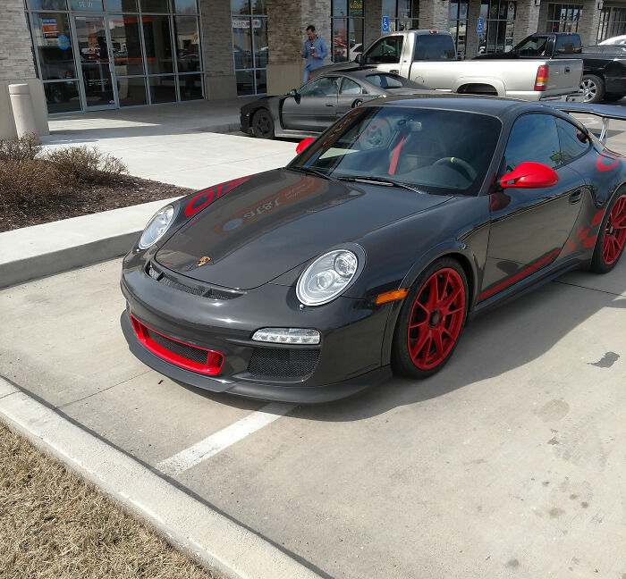 35 Things That Only Trashy People Do, According To The Internet