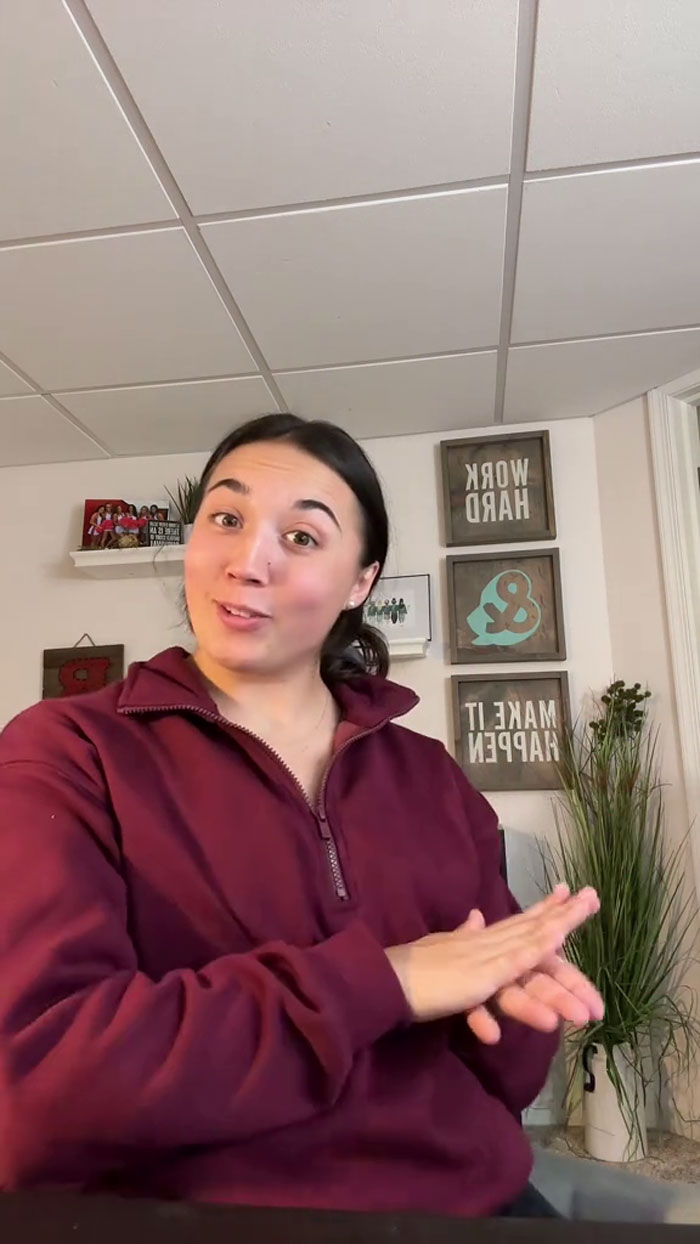 Woman Gets Told By HR She Hadn&rsquo;t Been Hired, Her Boss Pretends He Doesn&rsquo;t Know It, She Claims Paycheck