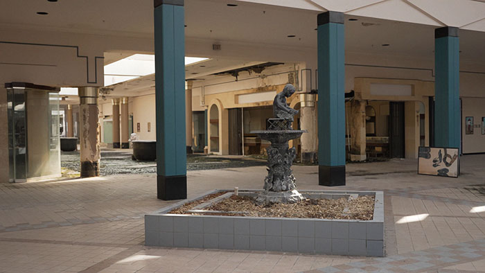 Viral Video Shows &ldquo;Apocalyptic&rdquo; Alabama Mall Stuck In The 1990s, Stuns Viewers