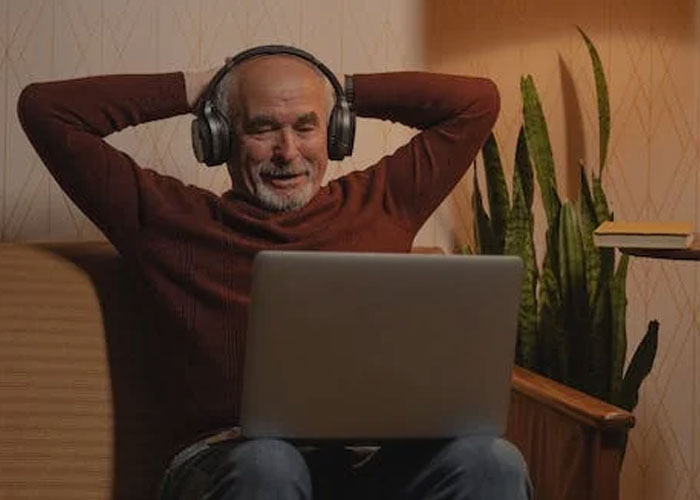 “What Is Something All Guys Do But Will Never Admit To Doing?” (30 Answers)