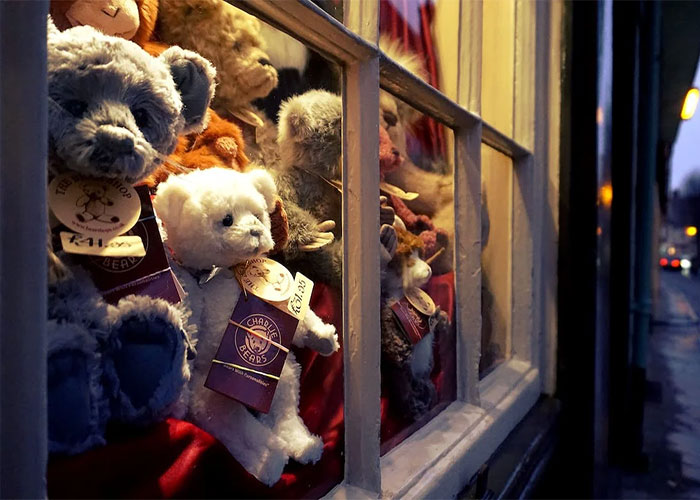 “My Forehead Is Still A Little Sore From That Face Palm”: 50 People Spoiled Beyond Reason