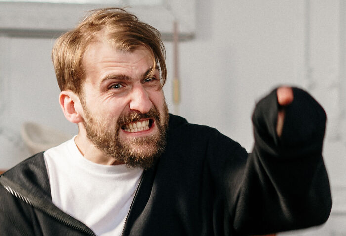 35 Things That Only Trashy People Do, According To The Internet