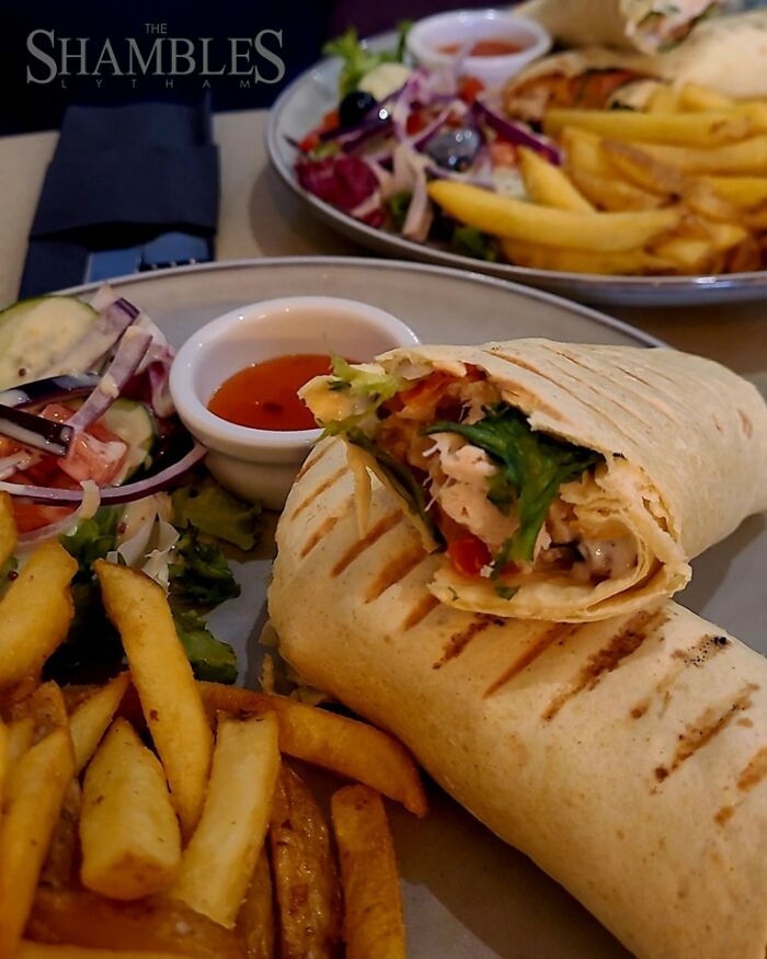 Customer Leaves A Bad Review For Cafe, Its Owner Replies, Revealing The Reality Behind It