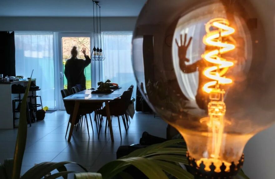 This Belgian Photographer Captures Funny And Extraordinary Scenes Of Everyday Life (49 New Pics)