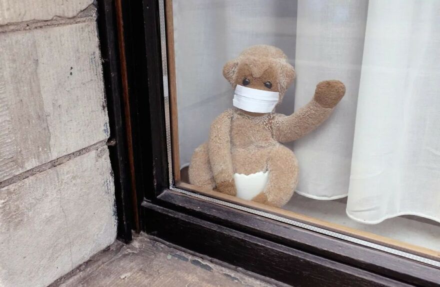 This Belgian Photographer Captures Funny And Extraordinary Scenes Of Everyday Life (49 New Pics)