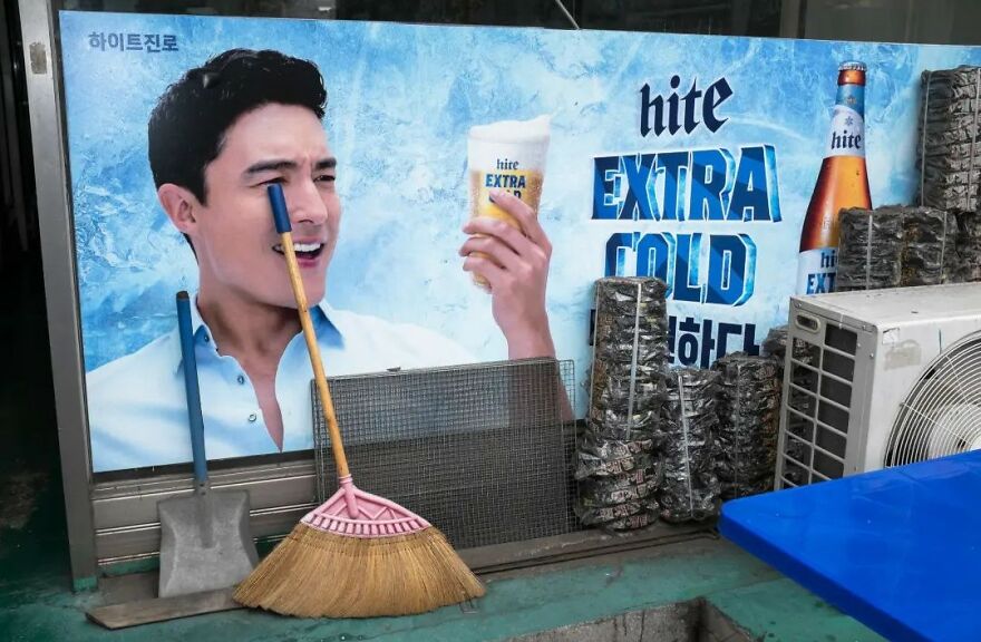 This Belgian Photographer Captures Funny And Extraordinary Scenes Of Everyday Life (49 New Pics)