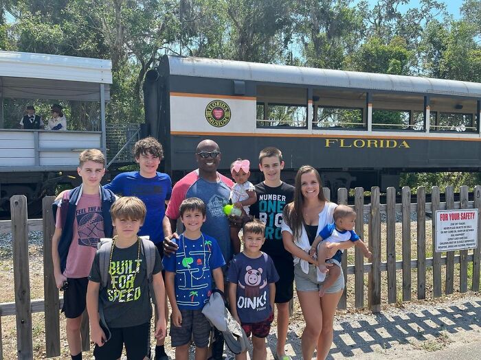 Man’s Love For A Single Mom Led To The Adoption Of Her Six Beautiful Children Man’s Love For A Single Mom Led To The Adoption Of Her Six Beautiful Children