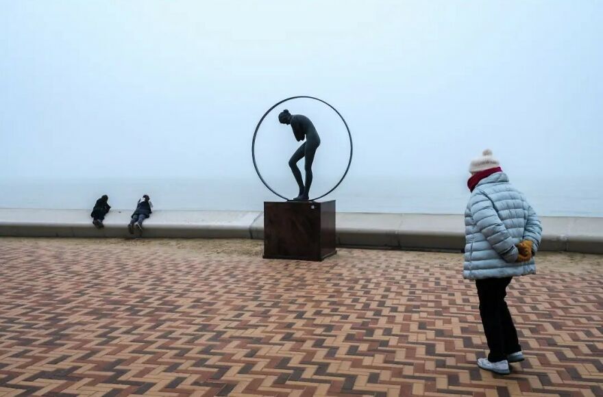 This Belgian Photographer Captures Funny And Extraordinary Scenes Of Everyday Life (49 New Pics)