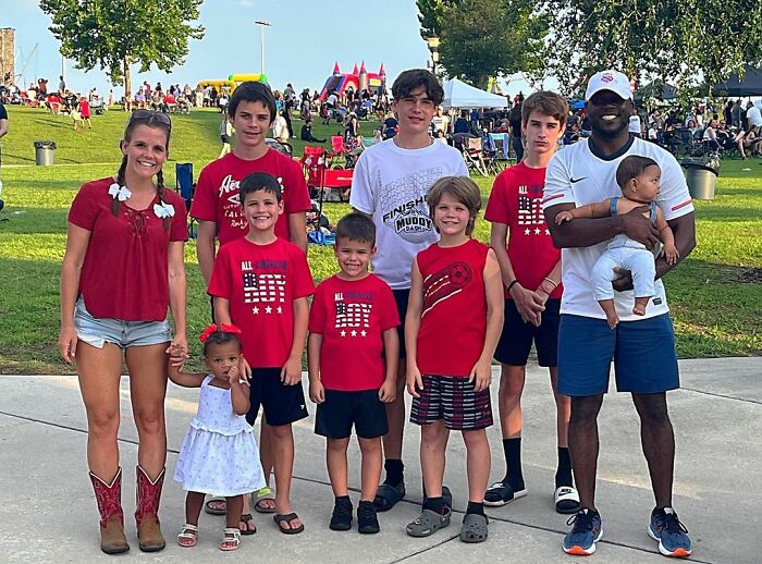 Man’s Love For A Single Mom Led To The Adoption Of Her Six Beautiful Children Man’s Love For A Single Mom Led To The Adoption Of Her Six Beautiful Children