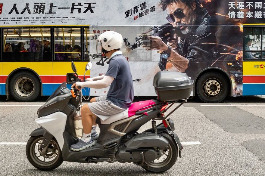 Street Photography With A Twist: 31 New Clever Photos By Edas Wong