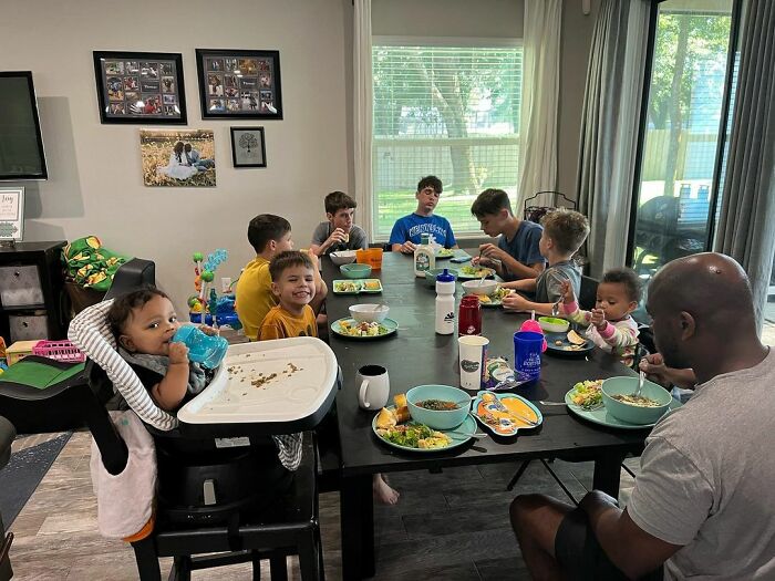 Man’s Love For A Single Mom Led To The Adoption Of Her Six Beautiful Children Man’s Love For A Single Mom Led To The Adoption Of Her Six Beautiful Children