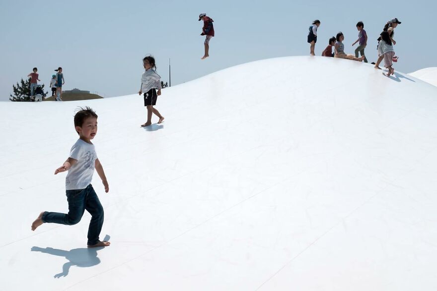 Street Photography With A Twist: 31 New Clever Photos By Edas Wong