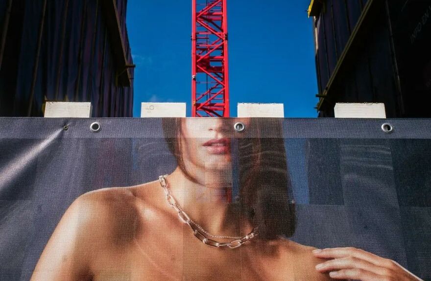 This Belgian Photographer Captures Funny And Extraordinary Scenes Of Everyday Life (49 New Pics)