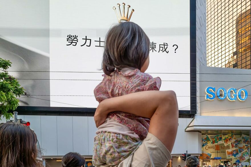 Street Photography With A Twist: 31 New Clever Photos By Edas Wong