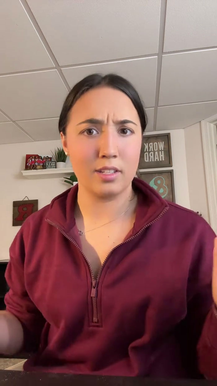 Woman Gets Told By HR She Hadn&rsquo;t Been Hired, Her Boss Pretends He Doesn&rsquo;t Know It, She Claims Paycheck