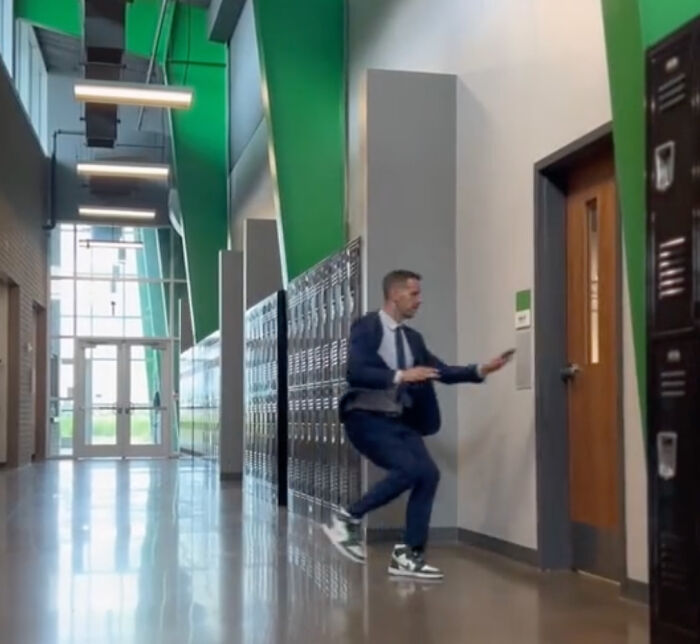 Principal’s Mobile Office Sparks Controversy On Whether This Is Madness Or The Future Of Education Principal’s Mobile Office Sparks Controversy On Whether This Is Madness Or The Future Of Education