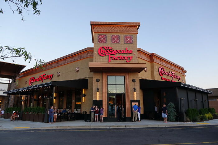 36 Things Kids Thought Were Super Fancy But Were Actually Not Really, According To Netizens