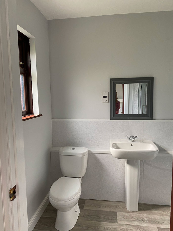 Mom Buys A Holiday Let, Is &ldquo;Stunned&rdquo; To Find Out Entire Village "Hates" Her