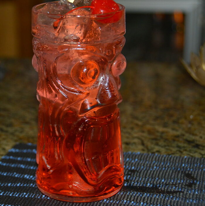 36 Things Kids Thought Were Super Fancy But Were Actually Not Really, According To Netizens