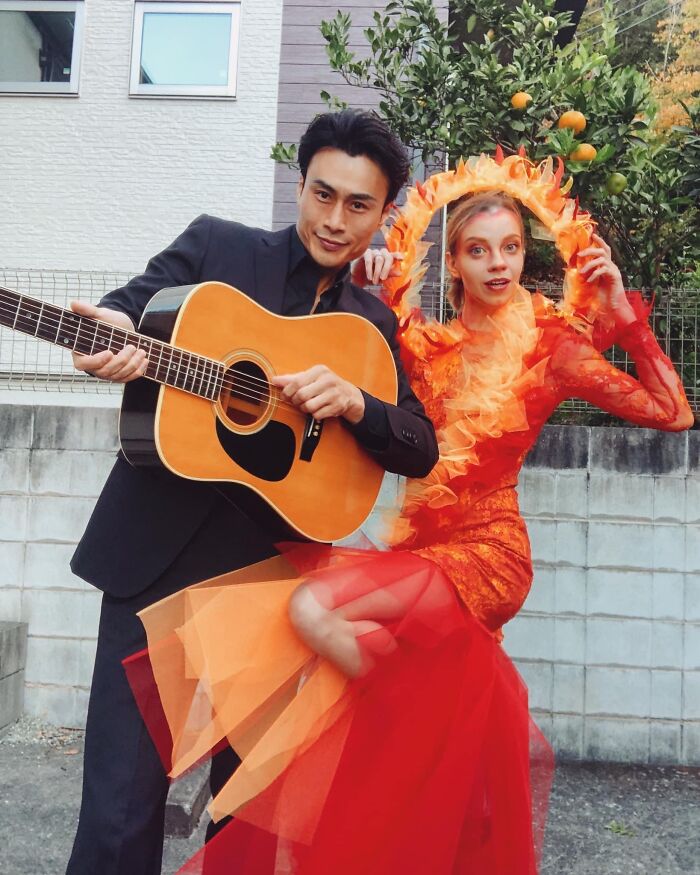 Johnny Cash And A ‘Ring Of Fire’ Always Fun For A Couples Costume 🔥