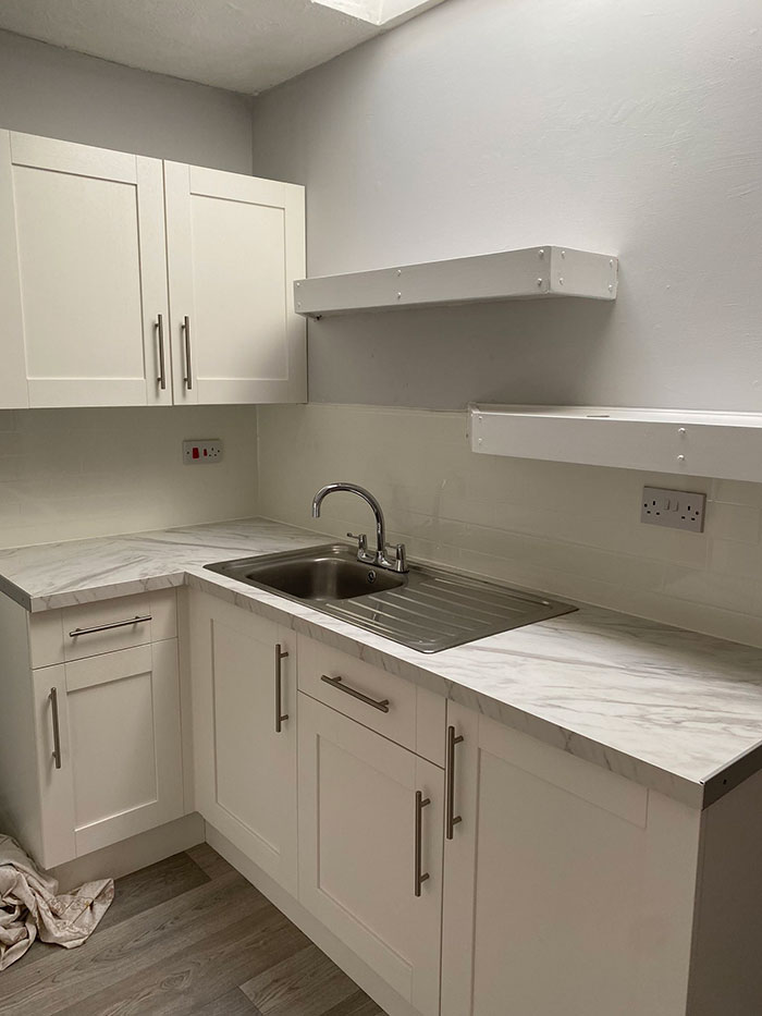 Mom Buys A Holiday Let, Is &ldquo;Stunned&rdquo; To Find Out Entire Village "Hates" Her