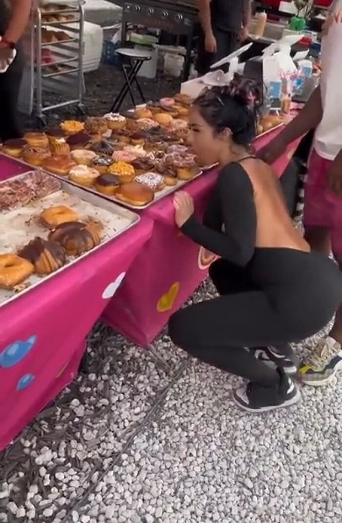 Who Goes Around Licking And Worshipping Creampies?