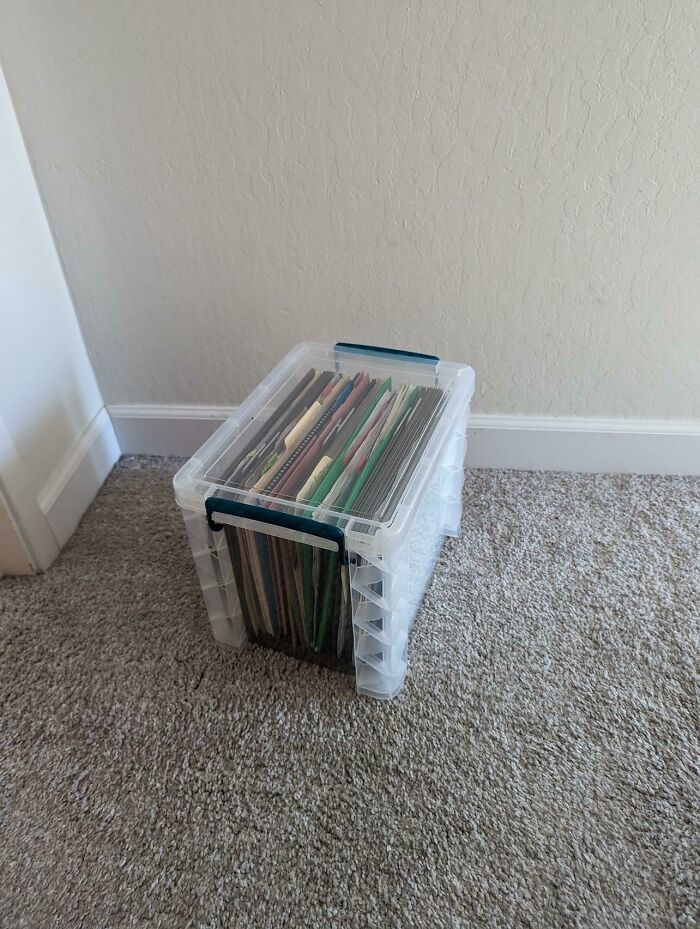 Todos los documentos importantes de la casa, en esta caja. No parece mucho, pero he ahí el asunto