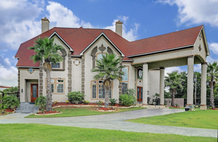 “You Ever See One Of Those Ramada Inns? Yeah, Make It Look Like That”