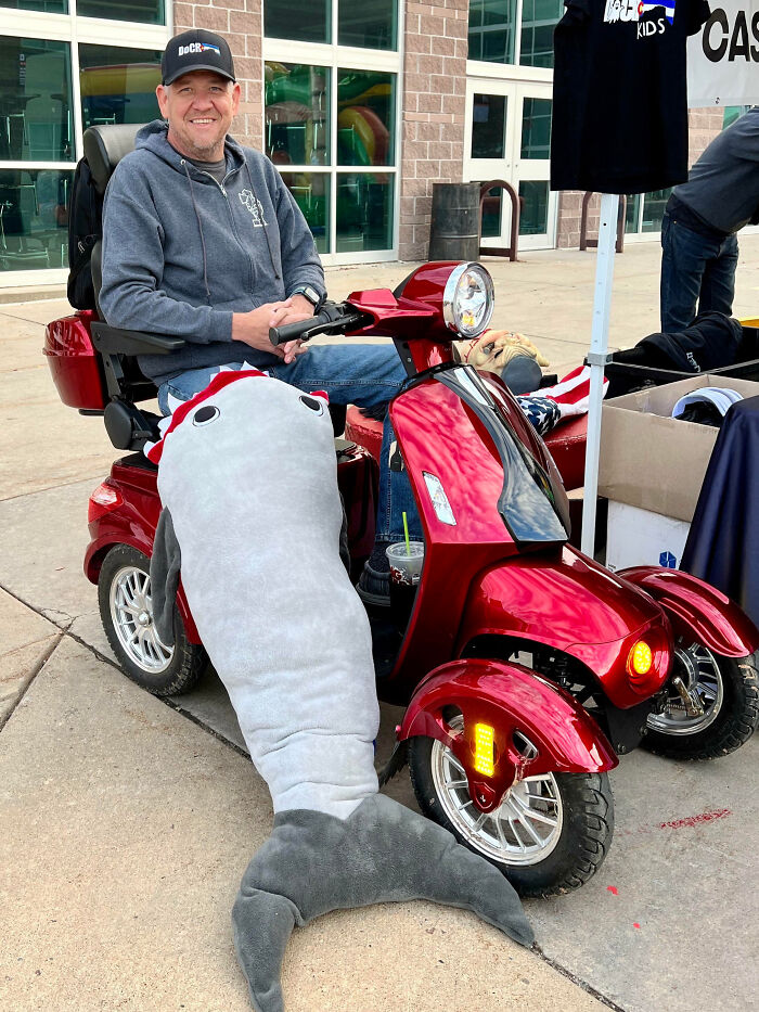 My Right Leg Had To Be Amputated About A Month Ago, So This Year’s Halloween Costume Was A Cinch