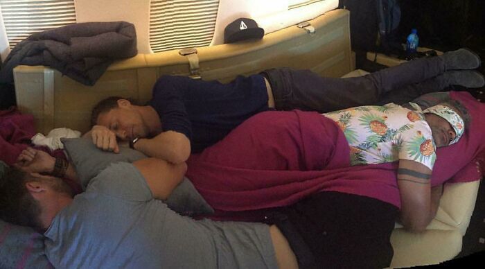 Chris Hemsworth, Tom Hiddleston, And Taika Waititi Sleeping Behind Scenes Of Thor Ragnorak