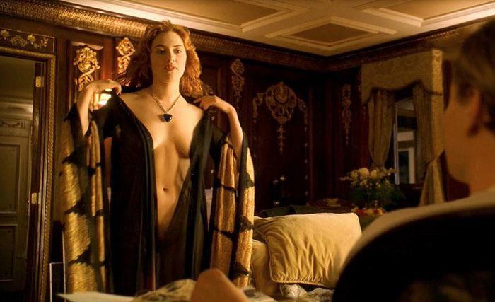 Titanic (1997) After Finding Out That She Had To Be Naked In Front Of Leonardo Dicaprio, Kate Winslet Decided To Break The Ice, And When They First Met, She Flashed Him