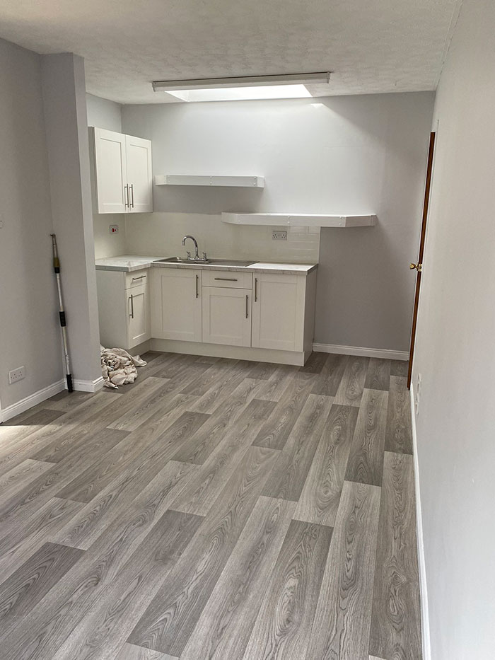 Mom Buys A Holiday Let, Is &ldquo;Stunned&rdquo; To Find Out Entire Village "Hates" Her