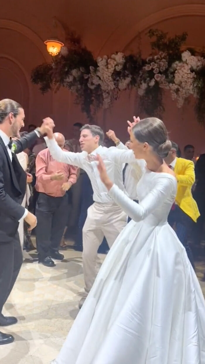 People Are Loving This Couple&rsquo;s Non-Traditional Choices For Best Man And Maid Of Honor