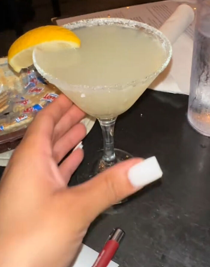 Internet Sides With A Man Who Sneaked Out On A Date Who Ate 48 Oysters As An Appetizer