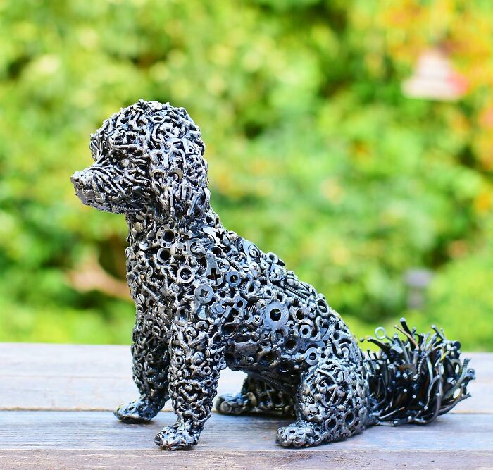 A sculpture of a dog
