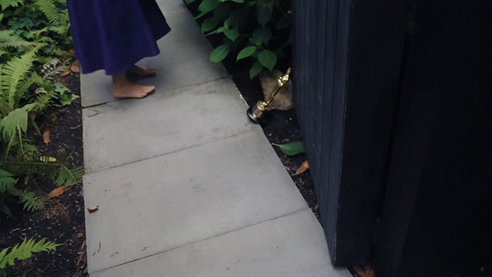 'Goop' Founder Gwyneth Paltrow Wins The Internet After Using Her Oscar As A Doorstop