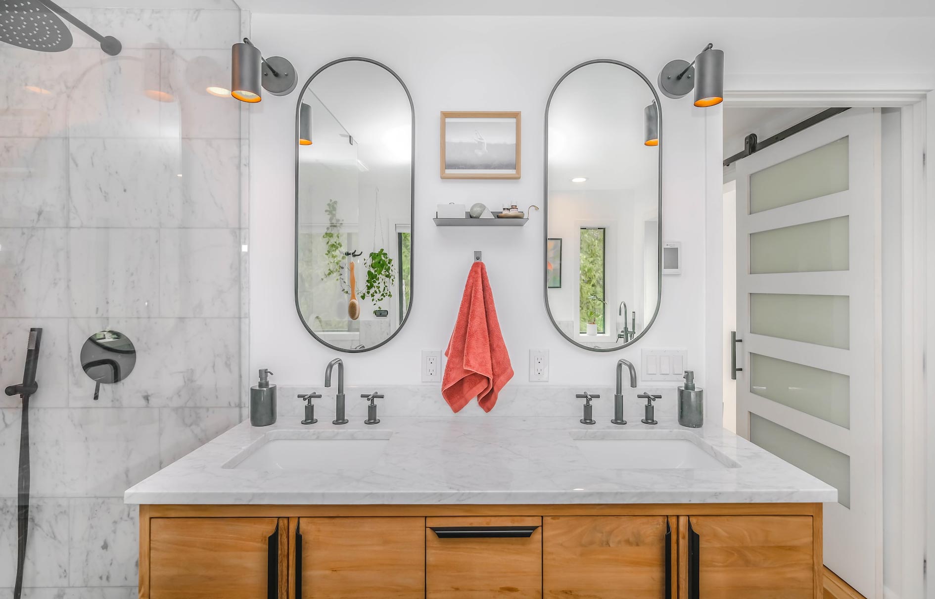 Bathroom with symmetric lights