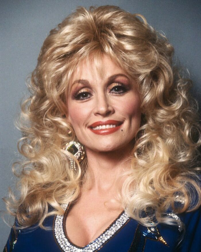 Dolly Parton Has Been Sleeping With Full-On Makeup On Since The &lsquo;80s