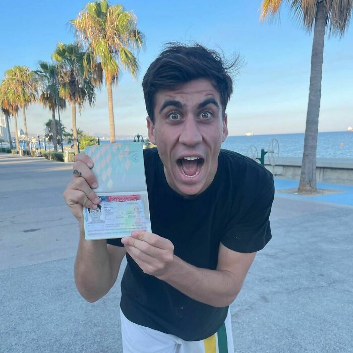 People Call For YouTuber&rsquo;s Arrest In Japan After &ldquo;Dodging Train Fares And Stealing Food&rdquo;