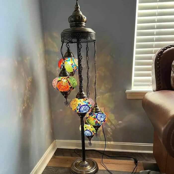 While Driving Through The Neighborhood Found This Laying On The Curb Couldn’t Believe It Wasent Broke Just Needed Bulbs Absolutely Love It