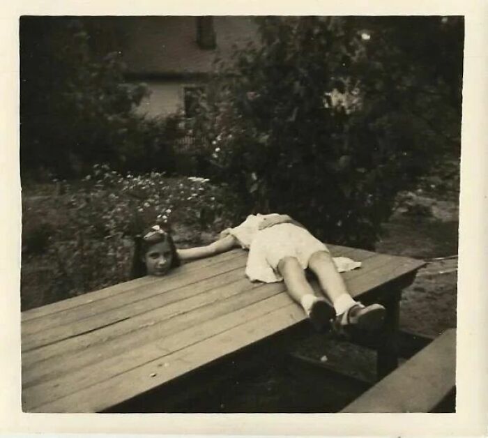 To Appear Headless While Taking A Photo, Aka "Horsemanning" Was A Popular Way To Pose In The 1920's