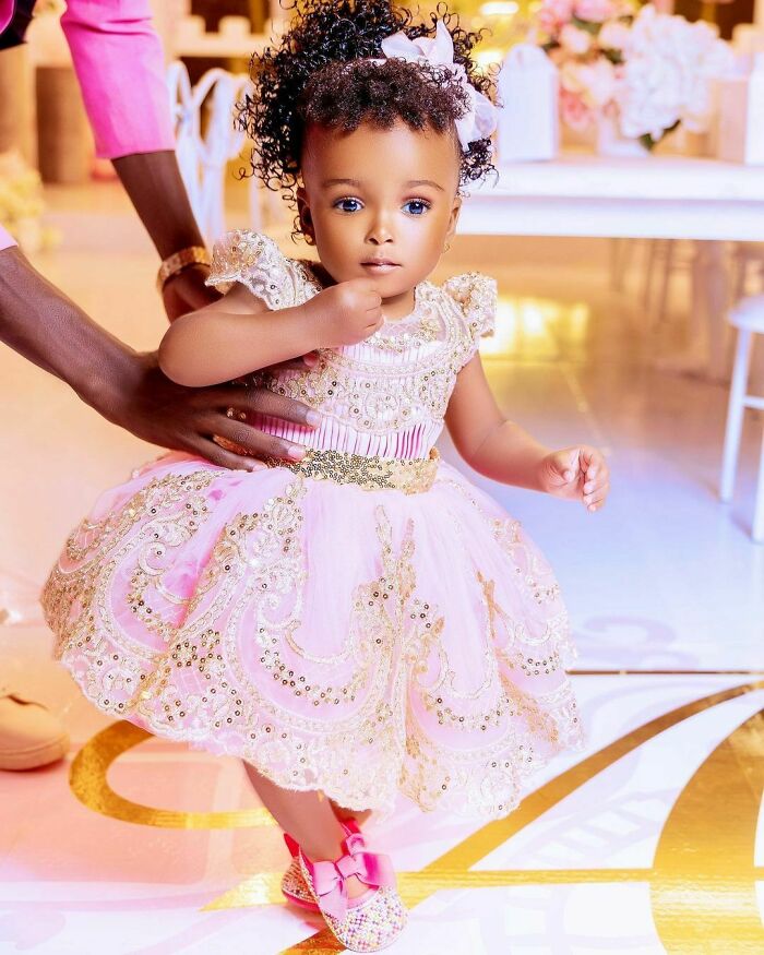 People Online Are Baffled After Mom Boasts About Her 2-Year-Old Being The World’s Youngest CEO People Online Are Baffled After Mom Boasts About Her 2-Year-Old Being The World’s Youngest CEO