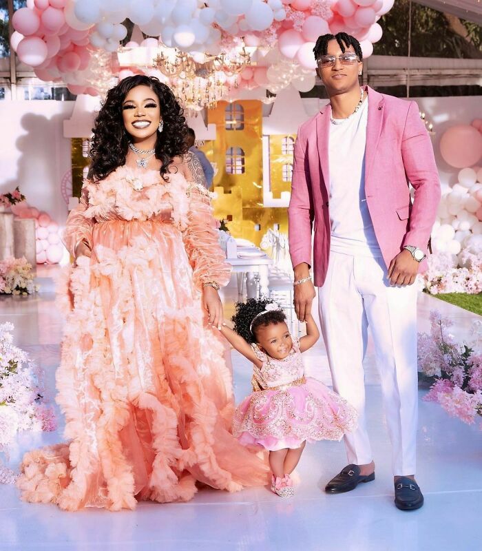 People Online Are Baffled After Mom Boasts About Her 2-Year-Old Being The World’s Youngest CEO People Online Are Baffled After Mom Boasts About Her 2-Year-Old Being The World’s Youngest CEO