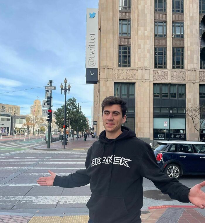 People Call For YouTuber&rsquo;s Arrest In Japan After &ldquo;Dodging Train Fares And Stealing Food&rdquo;