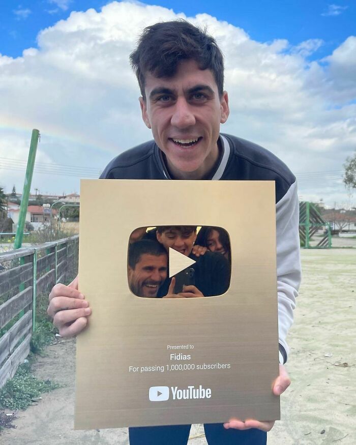 People Call For YouTuber&rsquo;s Arrest In Japan After &ldquo;Dodging Train Fares And Stealing Food&rdquo;