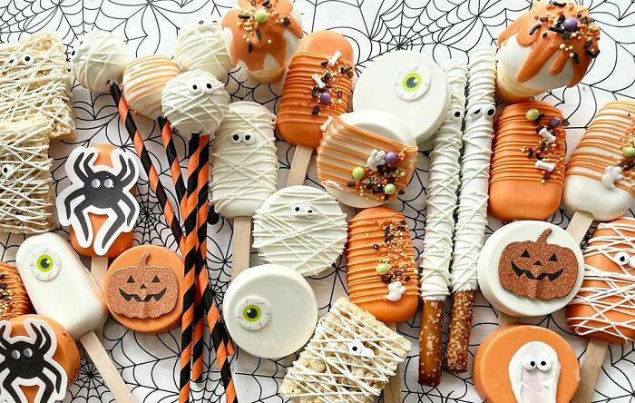 Spooky Scary Skeletons⁣