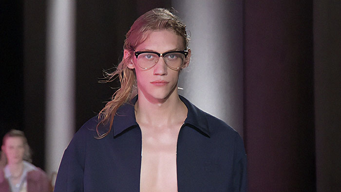 Unwashed Hair And “Mermaidcore” Is The New Fashion Trend For Spring 2024, Vogue Says Unwashed Hair And “Mermaidcore” Is The New Fashion Trend For Spring 2024, Vogue Says