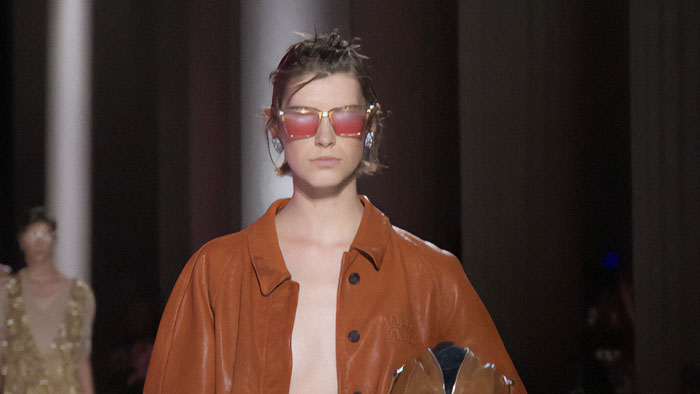 Unwashed Hair And “Mermaidcore” Is The New Fashion Trend For Spring 2024, Vogue Says Unwashed Hair And “Mermaidcore” Is The New Fashion Trend For Spring 2024, Vogue Says